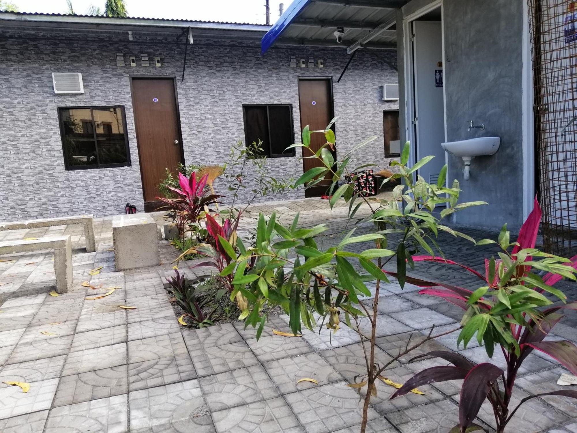 Katrina'S Dorm Tarlac City Exterior foto